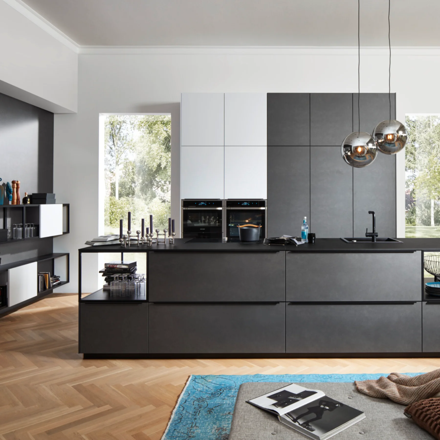 Una cucina scura che entusiasma completamente